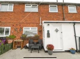 Traditional meets Modern, steps to local shops，位于赫斯沃尔的酒店