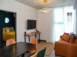 Secrt Sabana 2BR · Spacious Living · Pool & Gym · Parking · Apt 2209