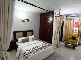 Divin Appart，位于阿比让的带停车场的酒店