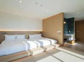 Gudo Collective Gangnam 구도 컬렉티브 강남