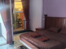 VibeHostel，位于贡布的带泳池的酒店