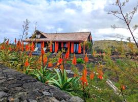 Casa Baleia Laranja Ocean-Front，位于马达莱纳的海滩酒店