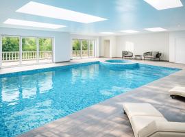 Ascot Private Spa Retreat Indoor Heated Pool and Gardens，位于桑宁戴尔的酒店