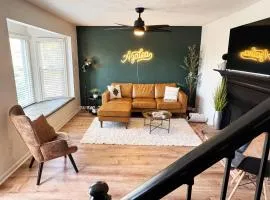 Azalea: 2 primary bedrooms w/ bathrooms