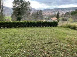 Vue SUR VIADUC DE MILLAU，位于米洛的酒店