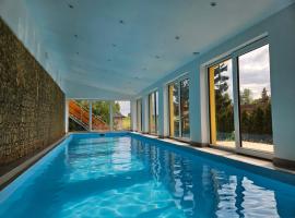 Vířivka a sauna na pokoji,nebo na vlastní terase - Farma u Příbrami，位于普日布拉姆的酒店