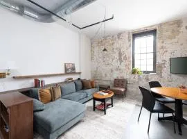 Spacious Luxury 2BR Apt Near Fiserv with Parking