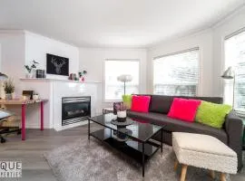 The Neon Palace - King Bed - Fireplace - Netflix - UGPark