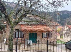 Vrachni Stone House，位于卡拉维塔的乡村别墅