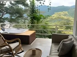 Cabaña Amanecer con Jacuzzi Vista a las Montañas.