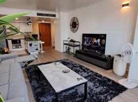 Stylish New Condo in NANA，位于Bang Kapi的酒店