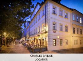 Hotel At the Golden Scissors，位于布拉格的酒店