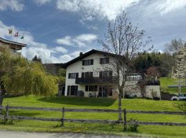 Résidence La Rose du Le Ours, 2 Zimmer Idyll am See，位于LʼAbbaye的酒店