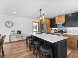 Mallard Lake Retreat，位于Webster的酒店