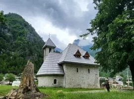 Kulla e gjyshit- Guest House