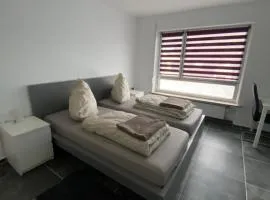 Moderne 2 Zimmer Wohnung Küche und Bad im Zentrum