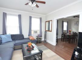 Spacious Home with Parking, Laundry - Near RU, RWJ, NJ Transit，位于Highland Park的酒店