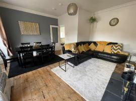 Home in Forres, Moray，位于福里斯的酒店