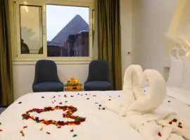 Happy House Pyramids View