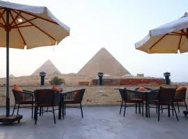 Happy House Pyramids View