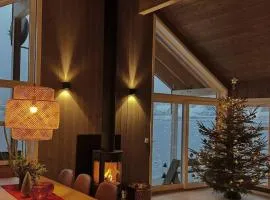 Holiday cabins with unmatched lake view in Jølster