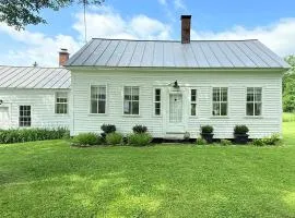 The Carriage House - Historical Farmhouse