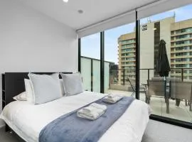 Luxe 2BR Apt | Huge Balcony+BBQ | Adelaide CBD