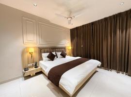 Hotel RK Residency，位于乌贾因的酒店