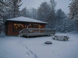 2-Bedroom Cottage #4 - Sand Bay，位于Dillon的酒店