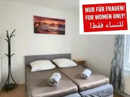 Comfortable room in a quiet apartment, exclusively for women