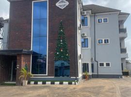 Darminah Luxury Hotel，位于阿库雷的酒店