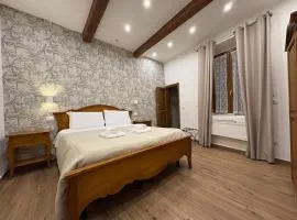 Camera matrimoniale indipendente con bagno privato