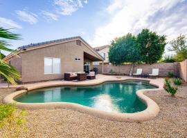 Swim and Unwind Wildrose Retreat in Mesa!，位于梅萨的酒店