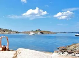Cottage near beach and jetty SE09159