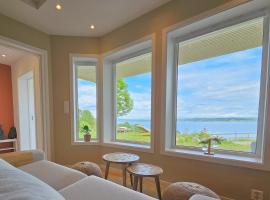 Helgøya Hideaway，位于Slåttsven的酒店