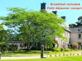 Kergroaz Maner Classé 5 épis Table d'Hôtes Manoir dans parc arboré, spa en plein air Bornes véhicules électriques Petit déjeuner inclus