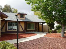 Cozy 3-bedroom residential home in Wildomar, CA，位于Wildomar的酒店
