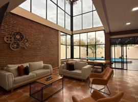 Casa Catrina Panoramic Views of Lake Chapala，位于Chantepec的酒店