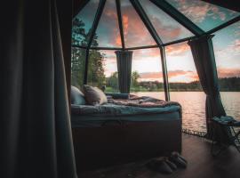 Hedetangen AuroraHut summertime，位于Storfors的酒店