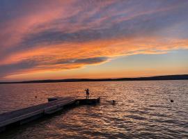 DOKK Agárd，位于加尔多尼的酒店