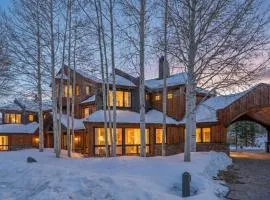 Spacious Telluride Retreat with Private Hot Tub