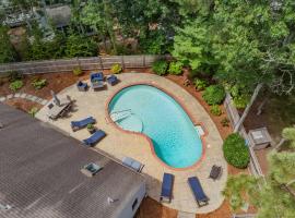 Private pool hot tub minutes from beach，位于马什皮的酒店