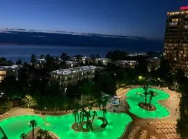 Lux Apartment in Dreamland Oasis