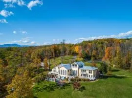 River House by AvantStay Historic Secluded Estate on the Hudson River w Pool Sleeps 24