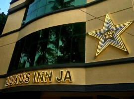 LUXUS INN JA Star，位于Chacka的酒店