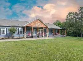 Riverside Ranch by AvantStay Mins to Downtown