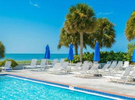 Beachfront 2BDR Condo Pool Hot Tub w Ocean Views Papaya Place by AvantStay，位于基韦斯特的酒店