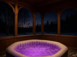 6 Bedroom Lakefront Main House #14 in Sand Bay，位于Dillon的酒店