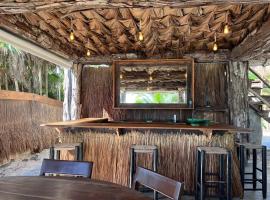 Casa Phoenix Private Beachfront Estate 7 Bungalows，位于塞特纳的酒店