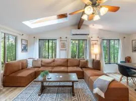 Lakeshore Oasis by AvantStay Private Beach Views Hot Tub Volleyball